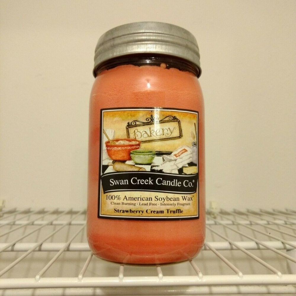Swan Creek Candle Co. Strawberry Cream Truffle New Headstock 24 oz